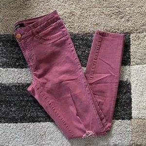 Juniors pink ripped jeans
